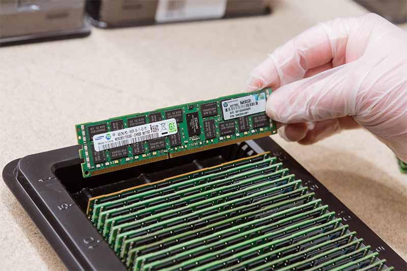 what is server memory